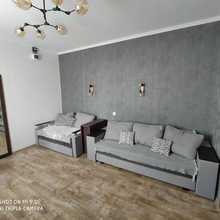 Однокімнатна Квартира-Студія Біля Парку Шевченка อิวาโน-ฟรานกิฟสเก ภายนอก รูปภาพ