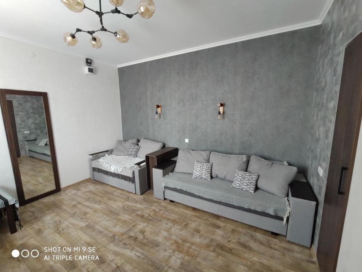 Однокімнатна Квартира-Студія Біля Парку Шевченка อิวาโน-ฟรานกิฟสเก ภายนอก รูปภาพ